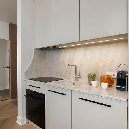 Elegancki Z Miejscem Do Pracy I Balkonem W Krakowie By Renters Krasków